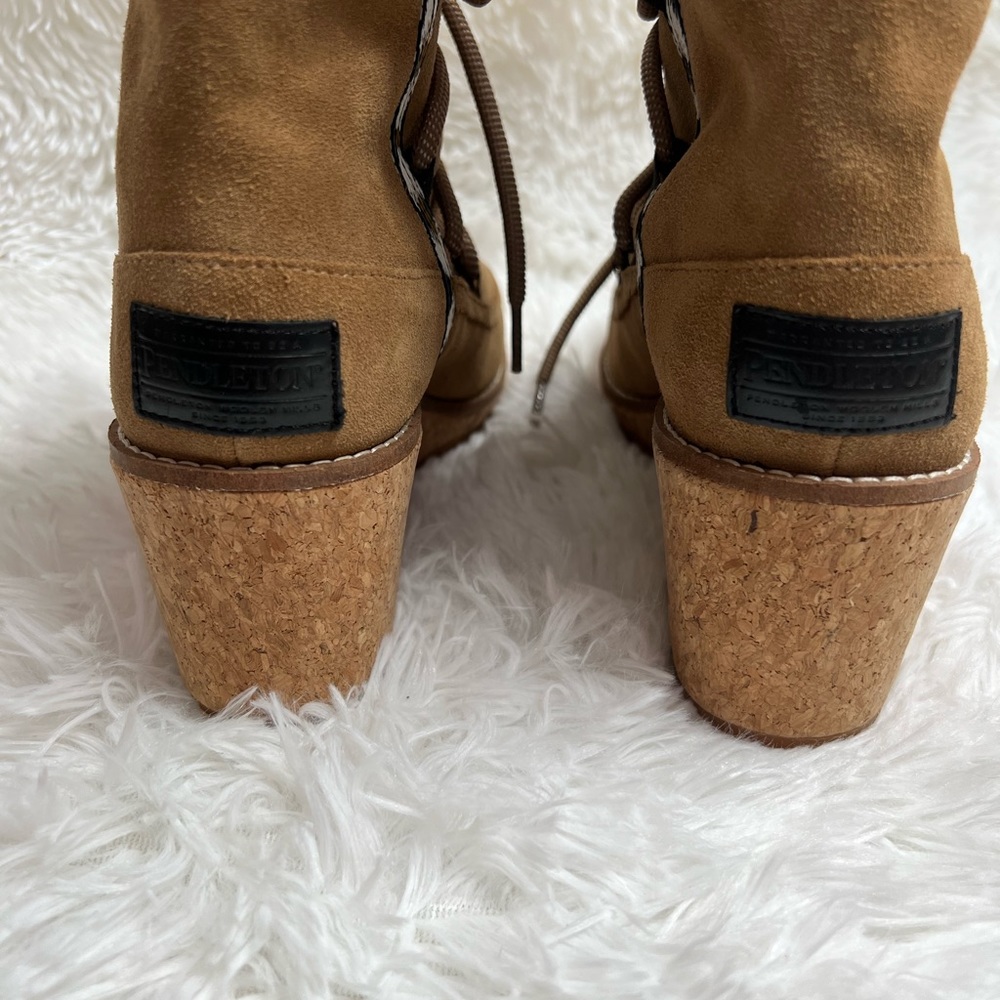 Suede Pendleton Islegate Wedge Boot Like New! - image 2
